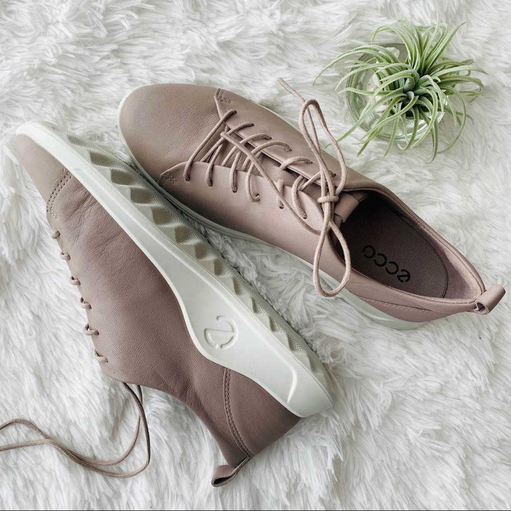 ECCO Flexure Runner Tie Sneaker